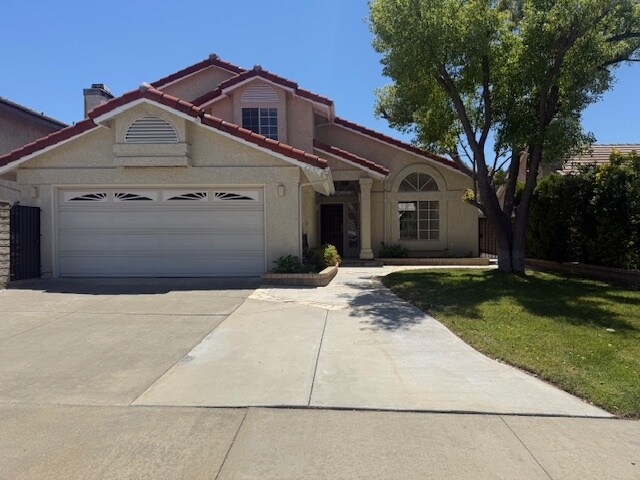 22312 Oxford Ln in Santa Clarita, CA - Building Photo
