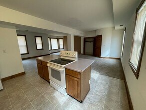 573-575-575 W Lincoln Ave in Milwaukee, WI - Building Photo - Building Photo