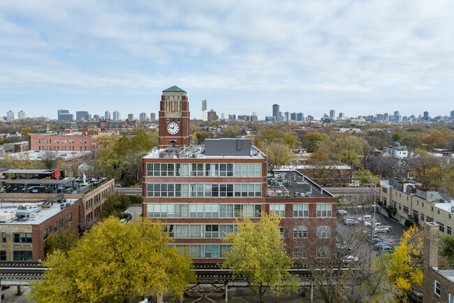 Larchmont Lofts in Chicago, IL - Foto de edificio - Building Photo