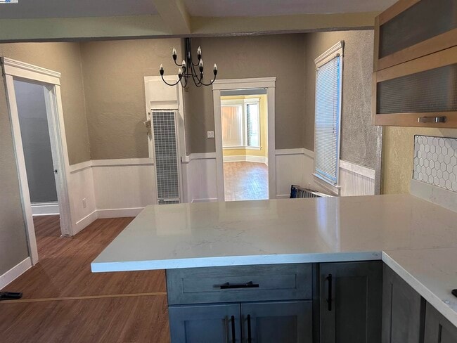 1650 E Lindsay St in Stockton, CA - Building Photo - Building Photo