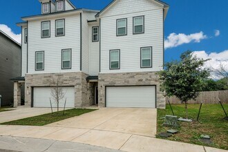 21402 James Charles in San Antonio, TX - Building Photo - Building Photo
