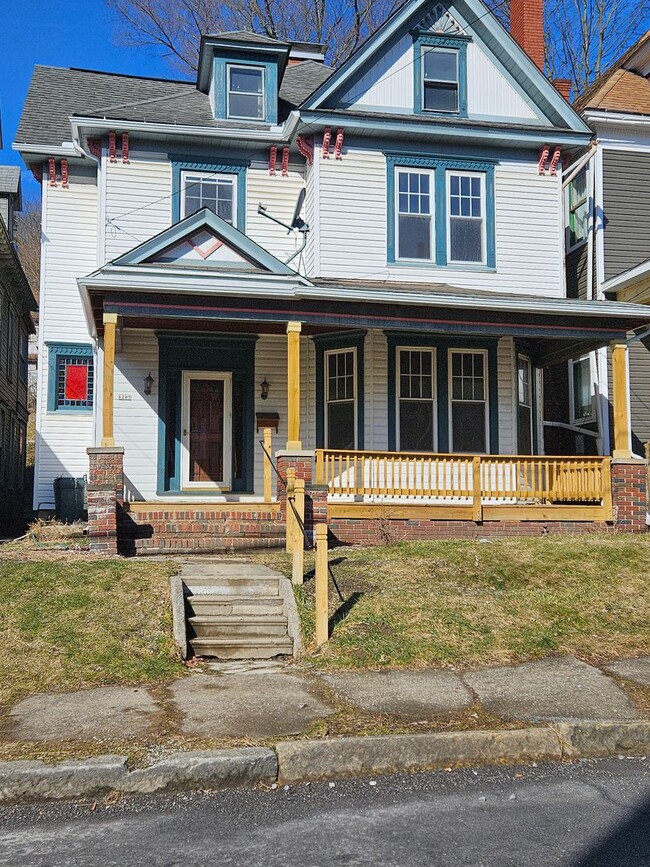 property at 1207 Lincoln Ave