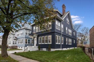 440 N Grove St in East Orange, NJ - Building Photo - Building Photo