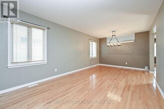 289 Harthill Way in Ottawa, ON - Building Photo - Building Photo