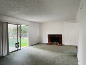 3057 Camino Graciosa in Thousand Oaks, CA - Building Photo - Building Photo