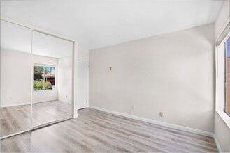 8026 Linda Vista Rd, Unit 2G in San Diego, CA - Building Photo - Building Photo