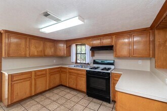 8004 Mendez St in Houston, TX - Foto de edificio - Building Photo