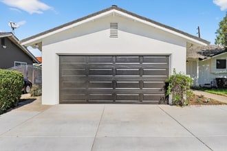 445 E Hoover Ave in Orange, CA - Building Photo - Building Photo