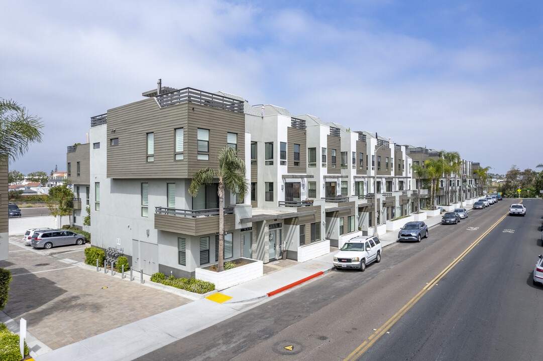 Seagrove in Carlsbad, CA - Building Photo