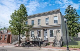 1099 Ringwood Ave in Wanaque, NJ - Building Photo