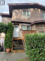 315 Highland Way in Port Moody, BC - Building Photo