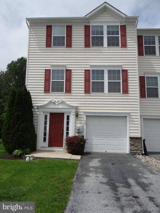 400 Larose Dr in Coatesville, PA - Building Photo