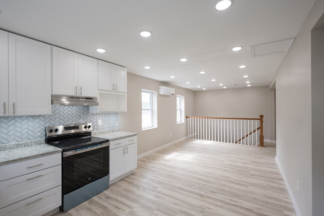 Ivy Court Apartments in Groton, CT - Foto de edificio - Interior Photo