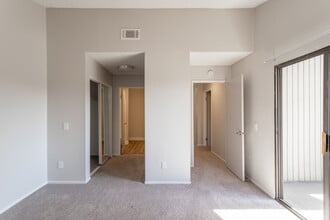 Cero Townhomes in San Bernardino, CA - Foto de edificio - Interior Photo
