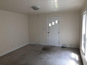 120 W Dartmouth St in Vermillion, SD - Building Photo - Building Photo