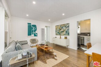 2115 Ocean Park Blvd in Santa Monica, CA - Building Photo - Building Photo