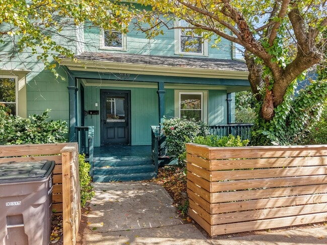 209 N Spring St in Winston-Salem, NC - Building Photo - Building Photo