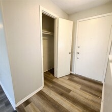 1026 Brookshire Cir in Garland, TX - Building Photo - Building Photo