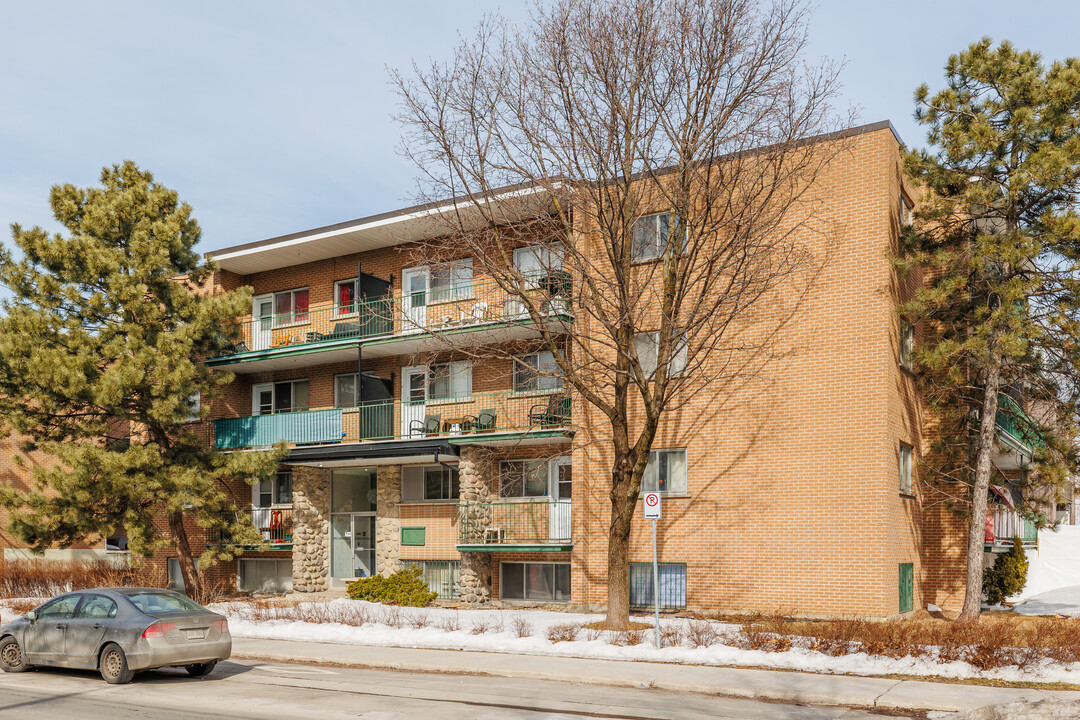 355 Ampère Av in Laval, QC - Building Photo