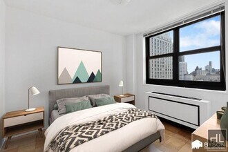 200 E 72nd St in New York, NY - Building Photo - Building Photo