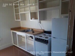 335 SE 80th Ave in Portland, OR - Building Photo - Building Photo