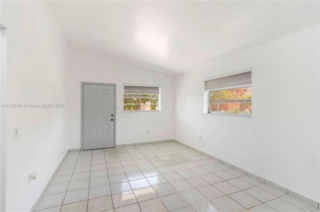 642 E 2nd Ave in Hialeah, FL - Building Photo - Building Photo