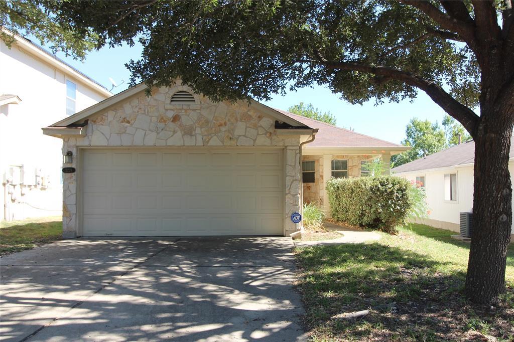 5229 Hutchinson Dr in Austin, TX - Building Photo