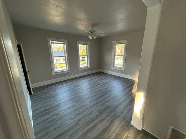 406 W 5th St