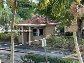 2605 W 67th Pl in Hialeah, FL - Building Photo - Building Photo