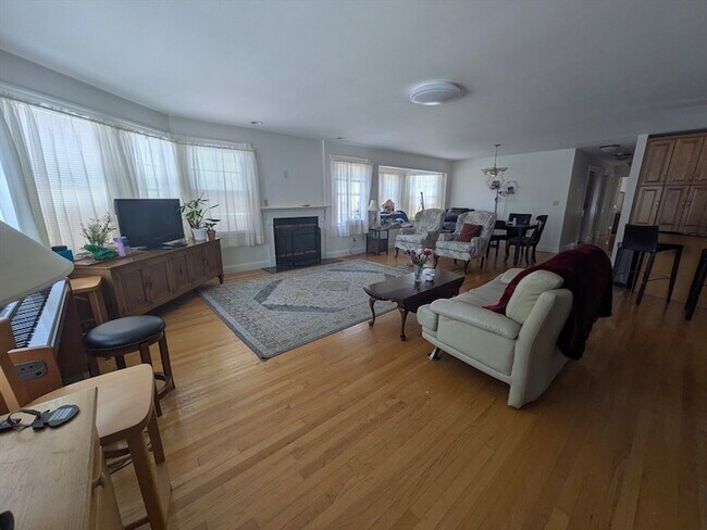 18 Clyde Rd, Unit 18 in Watertown, MA - Building Photo - Building Photo