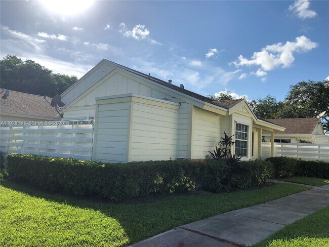 13749 SW 147th Cir Ln in Miami, FL - Building Photo - Building Photo