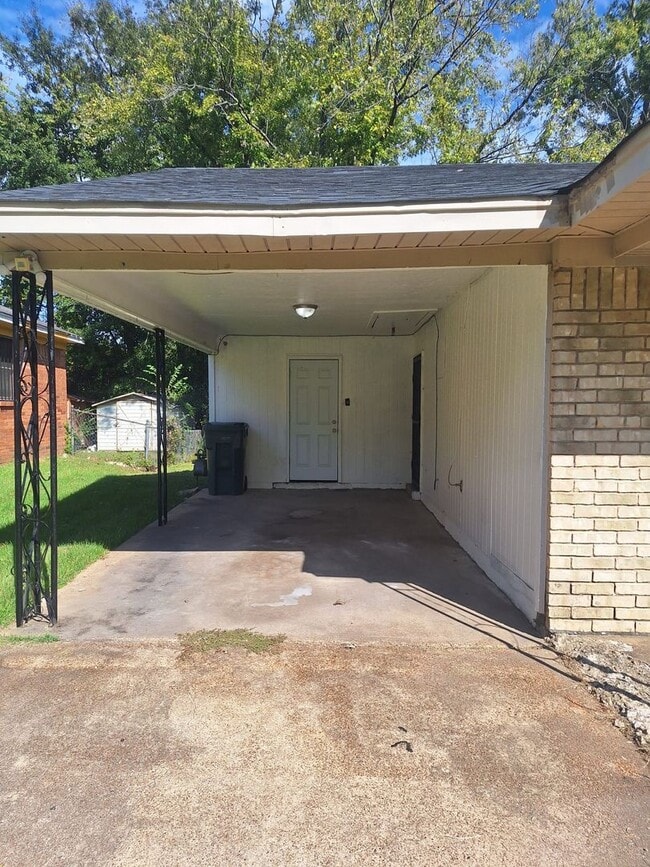 3400 Redcliff Dr in Memphis, TN - Building Photo - Building Photo