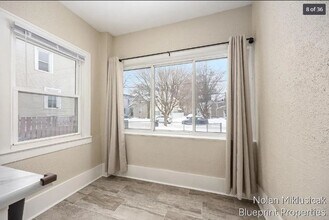 700 Broadway Ave NW, Unit 1A in Grand Rapids, MI - Building Photo - Building Photo