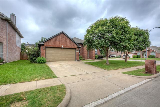 5713 Meadows Way in North Richland Hills, TX - Building Photo - Building Photo