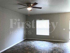 4743 Luther Ave in North Port, FL - Foto de edificio - Building Photo