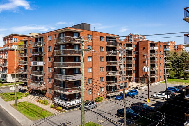 600 De La Côte-Vertu in Montréal, QC - Building Photo - Building Photo