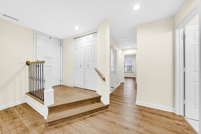 1257 N Streamwood Ln in Vernon Hills, IL - Building Photo - Building Photo