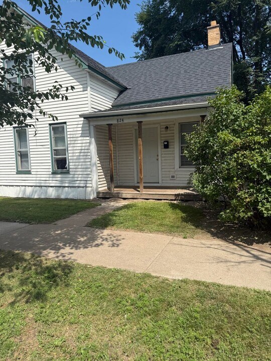 824 Water St in Eau Claire, WI - Building Photo