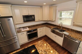 37752 Huron Pointe Dr in Harrison Township, MI - Building Photo - Building Photo