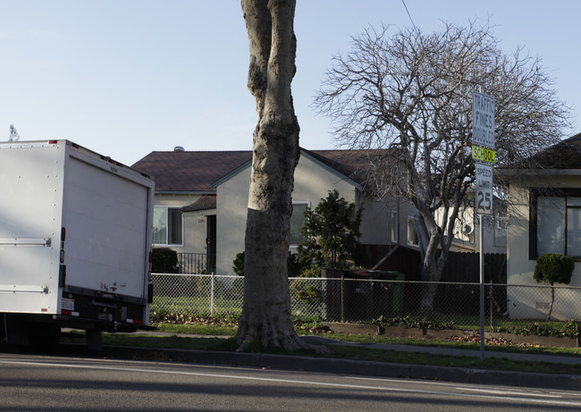 484 B St in Hayward, CA - Building Photo - Building Photo