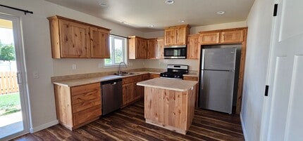1227 Annabelle Ln in Grants Pass, OR - Building Photo - Building Photo
