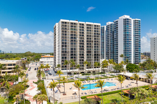 Oceanfront Plaza in Miami Beach, FL - Building Photo - Building Photo