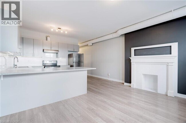 657 Barton St E in Hamilton, ON - Building Photo - Building Photo