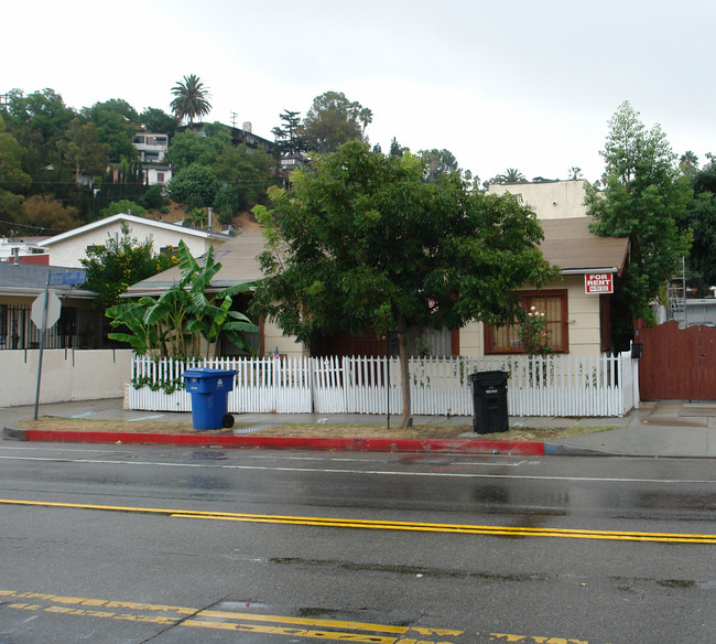 1452 Silver Lake Blvd in Los Angeles, CA - Building Photo - Building Photo