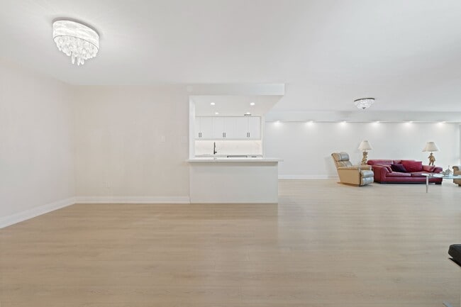 1555 Finch Ave E in Toronto, ON - Building Photo - Building Photo