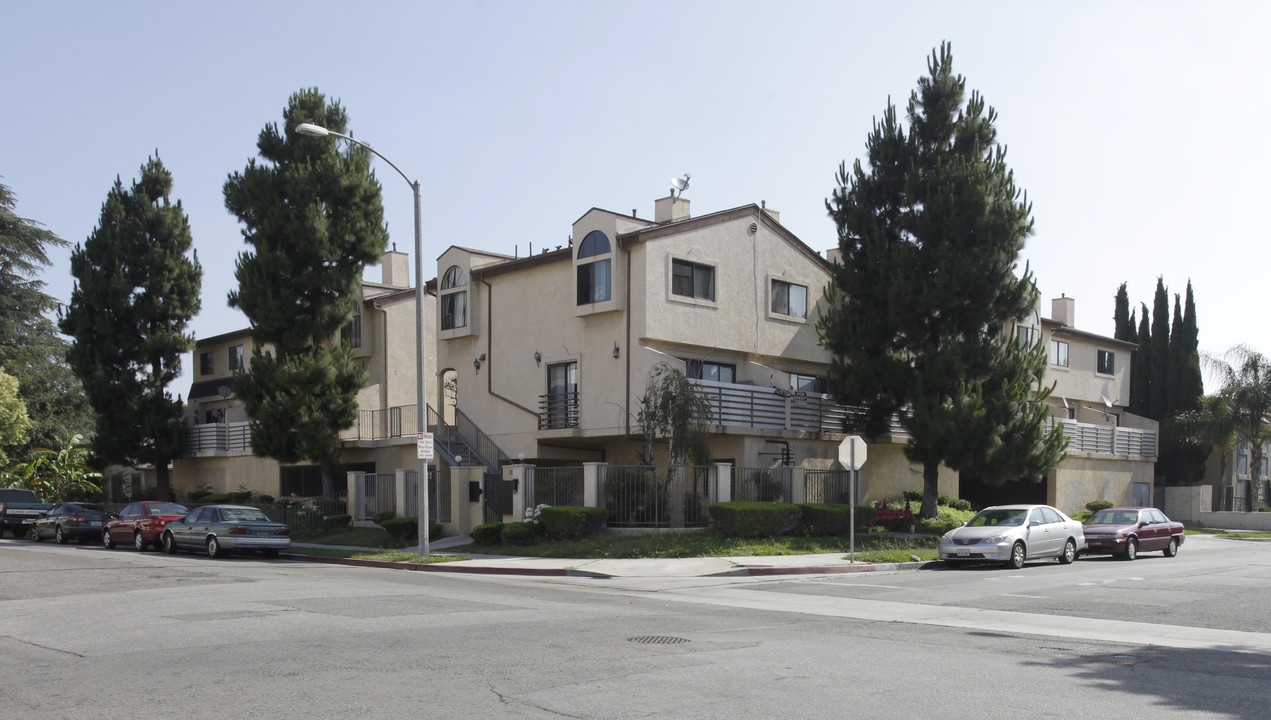 Helena Apartments in Anaheim, CA - Building Photo