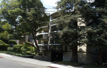 323 Monte Vista Ave in Oakland, CA - Foto de edificio - Building Photo