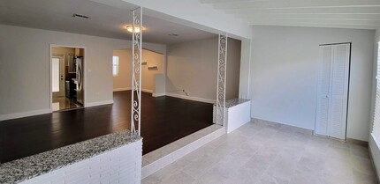 824 83rd St, Unit 296 in Miami Beach, FL - Foto de edificio - Building Photo