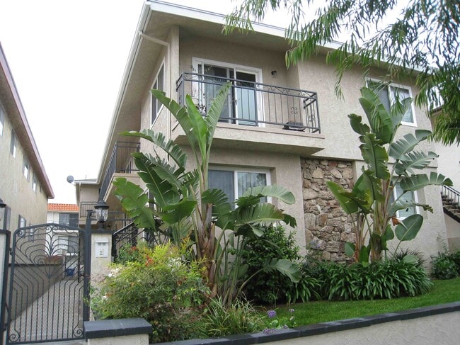 961 W 18th St, Unit 3