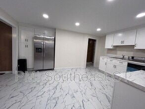 121 Shaw St in New London, CT - Building Photo - Building Photo